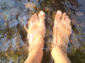 En cas de forte chaleur, un bain de pieds frais fait des merveilles.