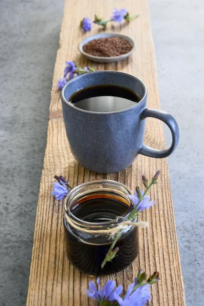 Aus den Wurzeln der Wegwarte entsteht eine Art Kaffeegetränk | © Andermatt Biogarten AG