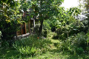 Vom naturnahen Garten profitieren nicht nur Gartentiere, sondern auch die Bewohner deutlich. | © Andermatt Biogarten AG