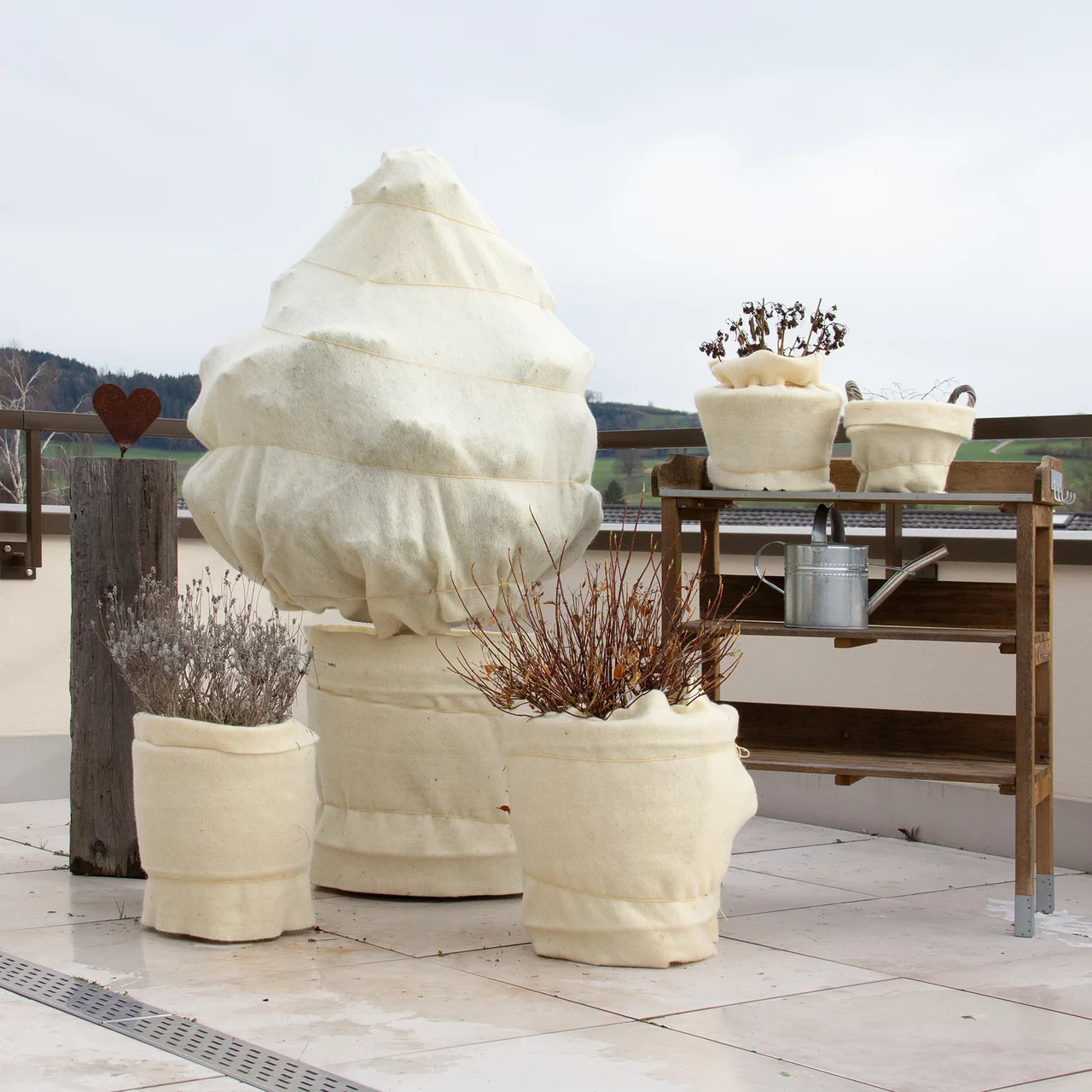 Produktbild zu «Winterschutzfilz Rolle Schafwolle» | © Andermatt Biogarten AG